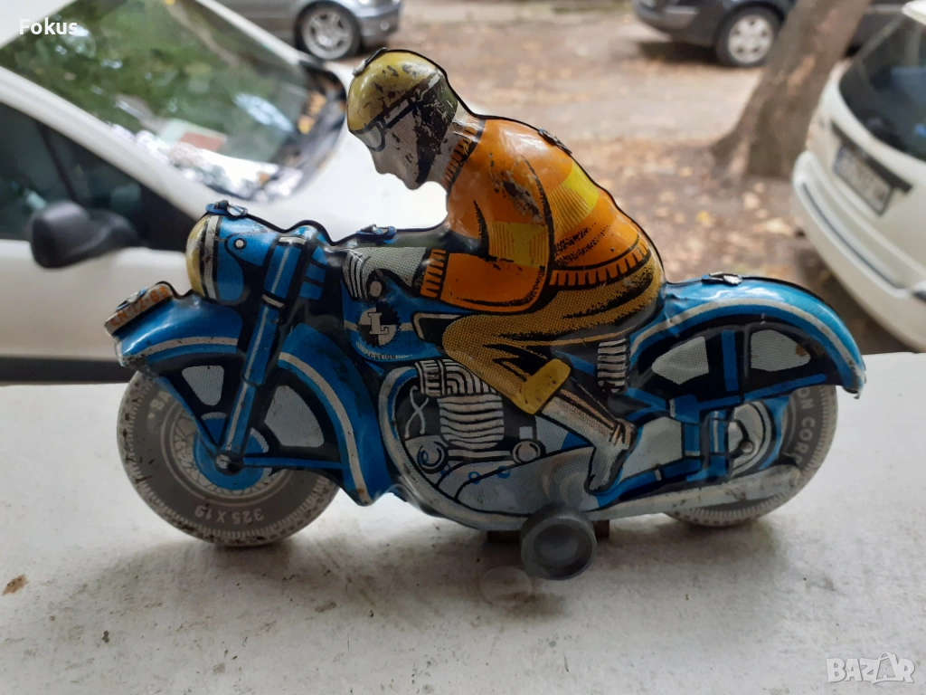 Стара ламаринена играчка с механизъм - моциклетист моторист, снимка 1