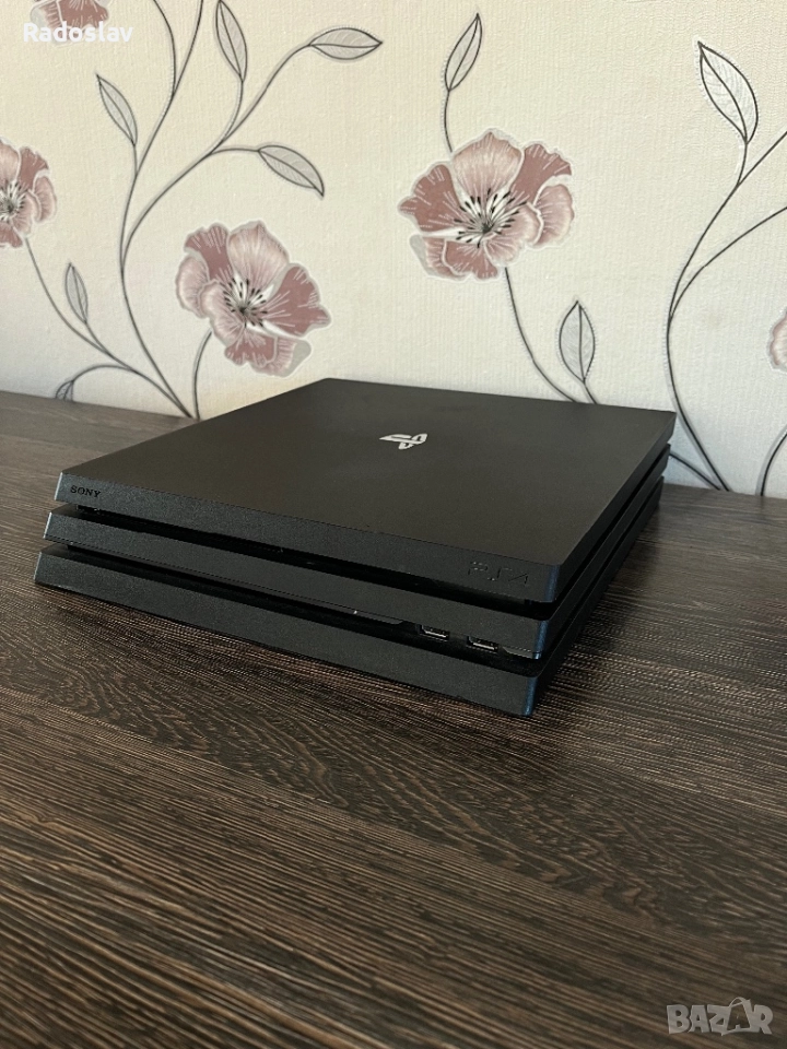 PS4 pro 1tb дава се с 9 игри, снимка 1