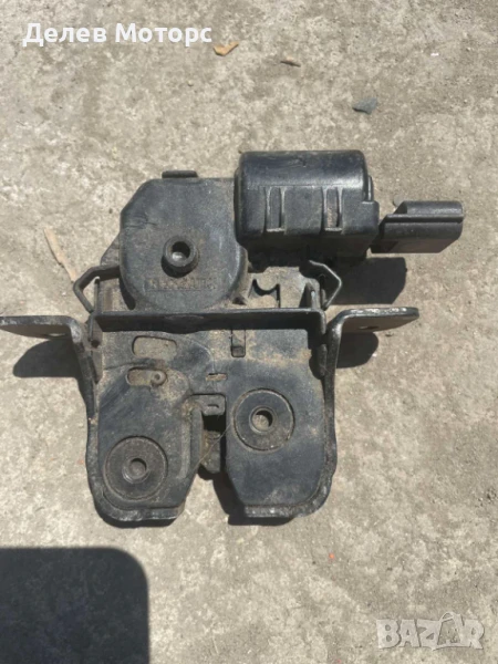 Брава 905039428R за заден капак за Renault Captur 1.5 DCI, 5sp, 90ph.,engine K9KE628, R2R01, 2018г., снимка 1