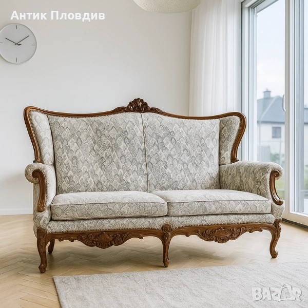Античен диван с резбовани дървени детайли, снимка 1