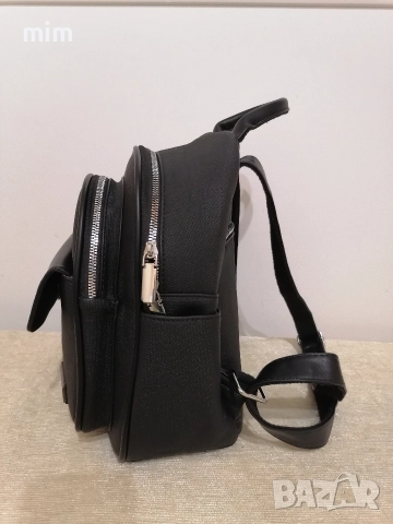 Черна кожена раница , снимка 2 - Раници - 52857080