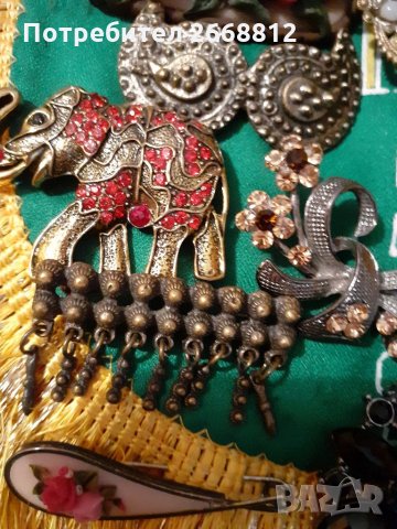 Брошки, снимка 4 - Колиета, медальони, синджири - 28785186
