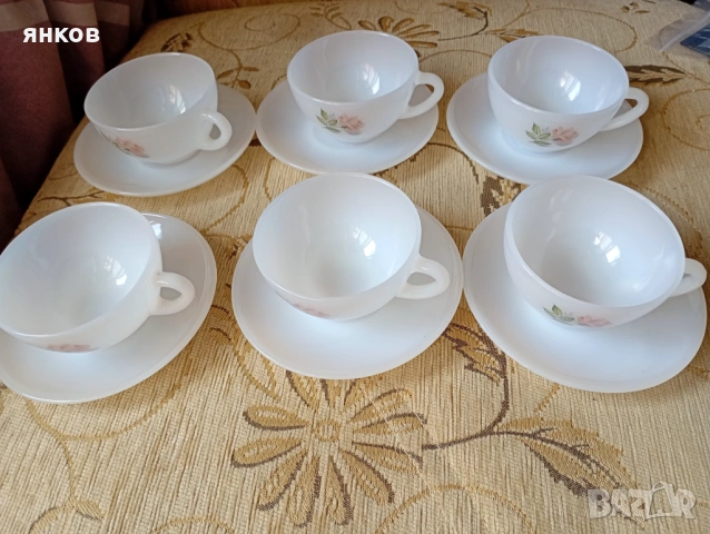 Предлагам френски сервиз за кафе/чай от аркопал