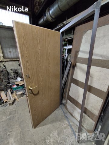 Метална входна врата с каса от Панелен апартамент - лява 85,5/194,5см