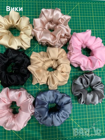 Скрънчи, ластик за коса от сатен, снимка 13 - Аксесоари за коса - 43300187