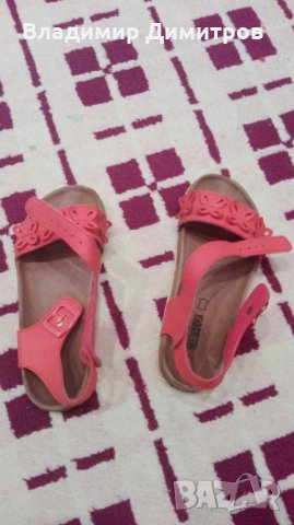 Продавам детски сандали