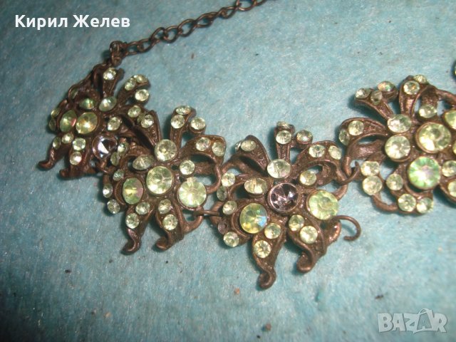 ФЛОРАЛНА КРАСИВА БРОНЗОВА ВИНТИДЖ СТИЛ ГРИВНА със ЗЕЛЕНИ ФАСЕТИРАНИ КРИСТАЛИ 10912, снимка 4 - Гривни - 35261658