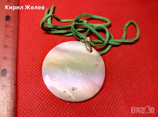 ПРЕЛЕСТЕН СЕДЕФЕН МЕДАЛЬОН КРАЛСКИ СЕДЕФ и ШНУРЧЕ от ВЕЛУР Ръчна АРТ ИЗРАБОТКА 47285, снимка 2 - Колиета, медальони, синджири - 47298496