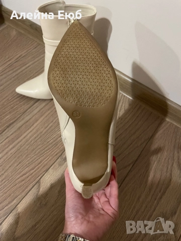 Бежови боти с тънък висок ток, снимка 5 - Дамски боти - 52740195
