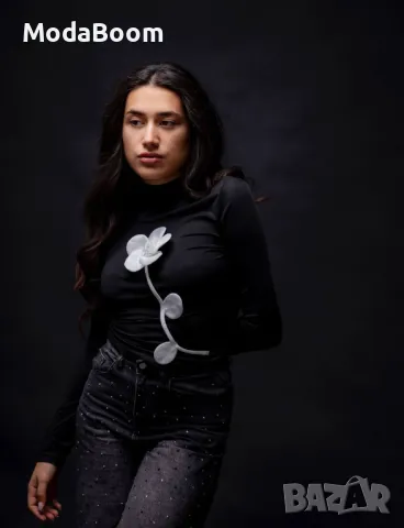 Стилна черна дамска блуза с цвете, снимка 3 - Блузи с дълъг ръкав и пуловери - 48428331