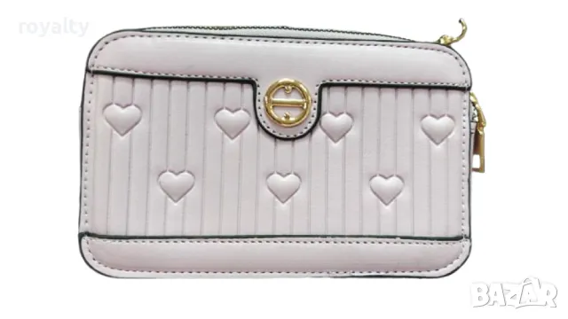 Стилна дамска чанта с релефни сърца и златисти акценти, снимка 7 - Чанти - 49003423