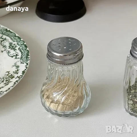 5897 Стъклена солничка бурканче за подправки, снимка 2 - Аксесоари за кухня - 50392295