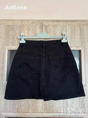 Дънкова пола с копчета Weekday, снимка 2 - Поли - 50917421