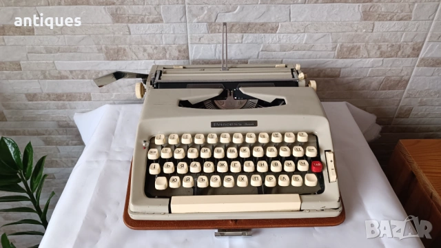 Стара пишеща машина Princess 500 - 1970" год., снимка 8 - Антикварни и старинни предмети - 53162440