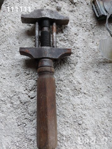 Стяга, трисчотка за колан и други неща