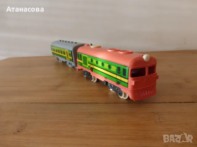 Дизелово влакче с вагон мечето Миша Олимпиада Москва 80 играчка, снимка 2 - Влакчета, самолети, хеликоптери - 48895709