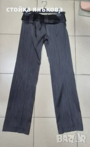 Продавам черен дамски сатенен панталон.