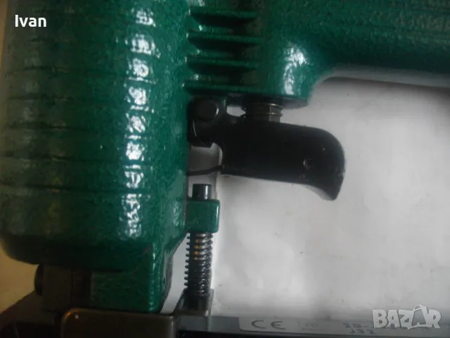 PREBENA НЕМСКИ ОРИГИНАЛЕН ПРОФЕСИОНАЛЕН ПНЕВМАТИЧЕН ТАКЕР ЗА ПИРОНИ ТИП J 32мм ОТЛИЧЕН ПОЧТИ НОВ, снимка 6 - Други инструменти - 49427555