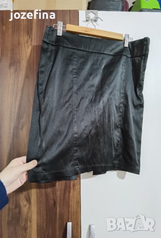 Черна сатенена права пола с цепка, снимка 5 - Поли - 43356418