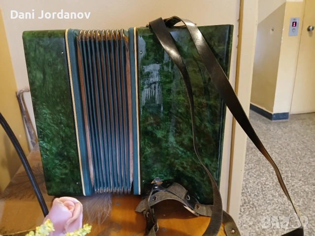 Акордеон, снимка 5 - Антикварни и старинни предмети - 53485562