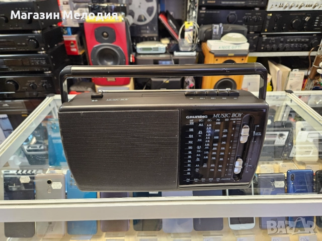 Радио Grundig Music Boy 170 В отлично техническо и визуално състояние., снимка 2 - Радиокасетофони, транзистори - 51094223