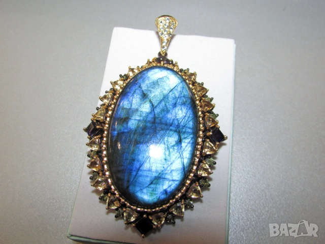 голям син лабрадорит 70 карата подходящ за подарък 