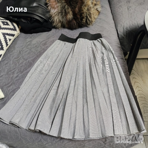 Черна блуза и карирана плисирана пола, снимка 2 - Блузи с дълъг ръкав и пуловери - 51687370