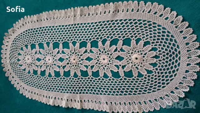 Подарък/ Покривки ръчна изработка : Шестограм и Елипса в бяло от 90-те/БГ Шевици 5бр с бродерии , снимка 4 - Покривки за маси - 31525020