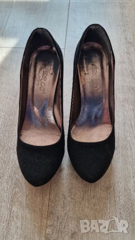 Черни велурени дамски обувки , снимка 2 - Дамски обувки на ток - 44103800