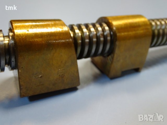 Винт с гайка за фреза L-595 ф22, снимка 3 - Резервни части за машини - 40133777