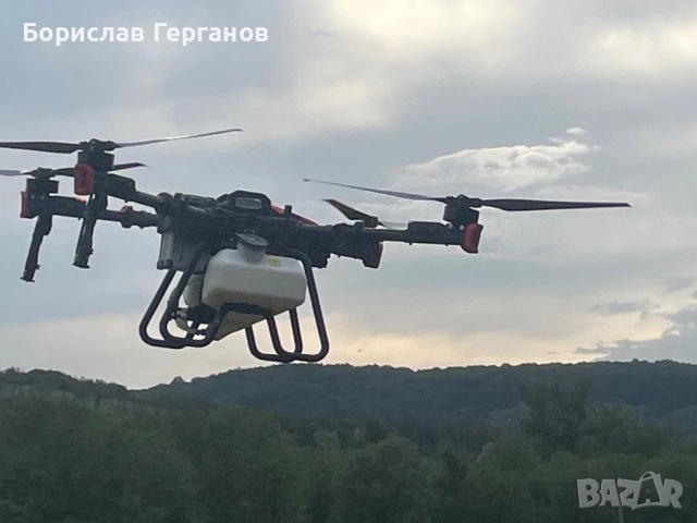 Пръскане със селскостопански дрон