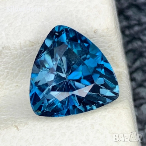 Топаз Лондон блу много голям