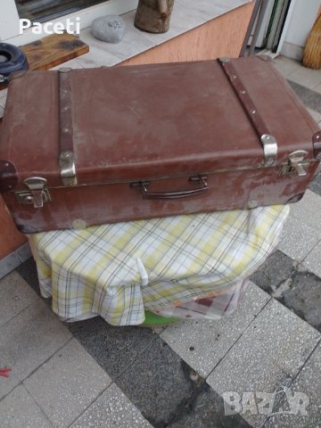 Ретро винтидж куфар.Подходящ за декупаж и украса.В отлично състояние за годините си.