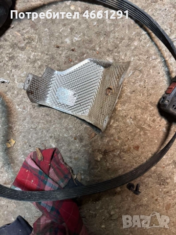 Предпазна топлоизолираща на дясна помпа Ауди Audi A8 D4 H4 6.3 W12 500ps. само за 40лв. 4H0131783E