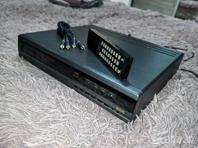 Видеорекордер Hitachi VT-P88, снимка 2 - Плейъри, домашно кино, прожектори - 53599150
