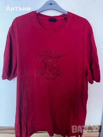Червена тениска с къс ръкав