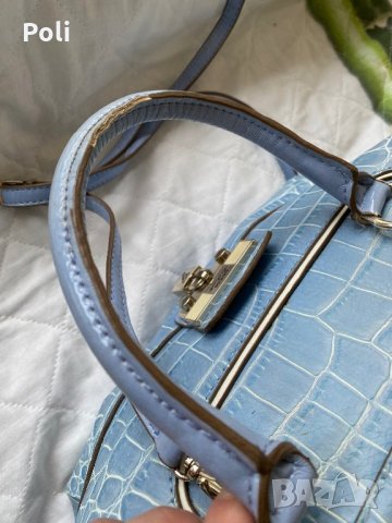 Оригинална чанта Guess в бебешко синьо, снимка 4 - Чанти - 28337657