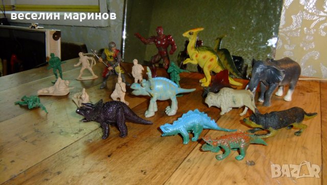 Продавам пластмасови фигурки на животни и войници, снимка 1 - Колекции - 33116703