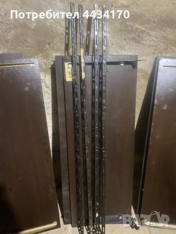 Спешно! Модулна стелажна система за стена – 6 дървени рафта и 4 шини, снимка 3 - Етажерки - 53301743