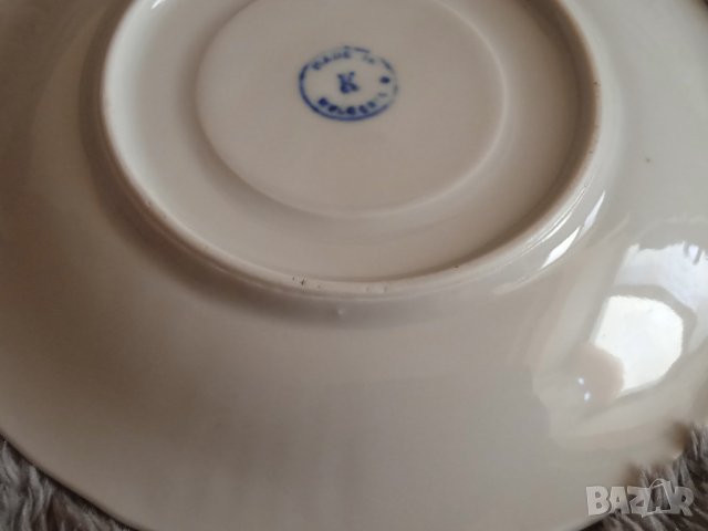 Малка порцеланова чиния с декорация цветя - Български стар порцелан, снимка 3 - Чинии - 43750907