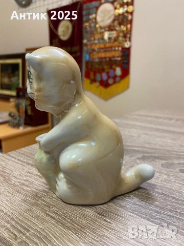 Порцеланова фигурка „Котка с кана“, снимка 4 - Антикварни и старинни предмети - 51989560