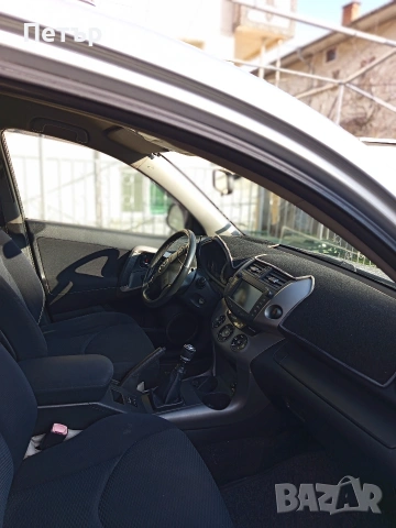 Продава се поради закупен по нов модел рав4 , снимка 4 - Автомобили и джипове - 53602250