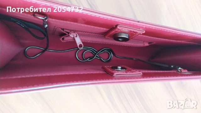 Червено дамско портмоне с верижка, снимка 6 - Портфейли, портмонета - 52289562