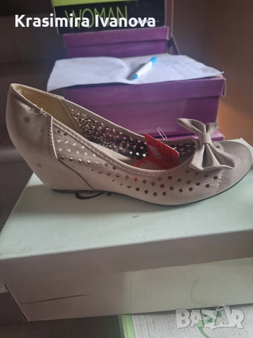 нови обувки на платформа беж 