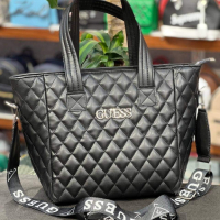 Черна чанта Guess код SG147, снимка 1 - Чанти - 36454629