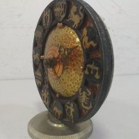 Настолен метален часовник, снимка 2 - Антикварни и старинни предмети - 35057204
