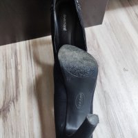 Велурени черни токчета с капси, снимка 4 - Дамски обувки на ток - 43158875