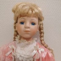 Порцеланова кукла , снимка 1 - Други ценни предмети - 43754898