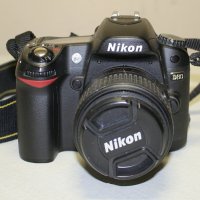 Фотоапарат Nikon D80 с обектив Nikkor AF-S 18-55 VRII, снимка 1 - Фотоапарати - 38437456