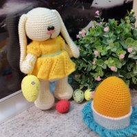 Великденски подаръци. Плетена играчка Заек-БЕБИ + яйце на стойка., снимка 2 - Романтични подаръци - 32382650